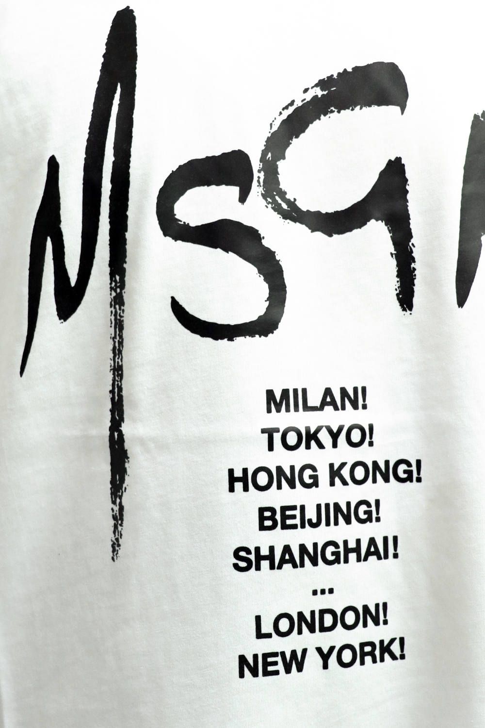 T-SHIRT WITH GRAFFITI LOGO