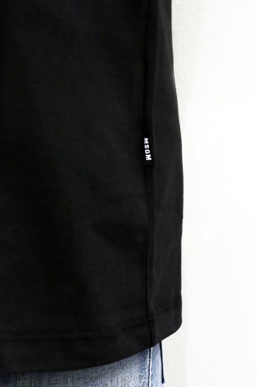 T-SHIRT WITH GRAFFITI LOGO