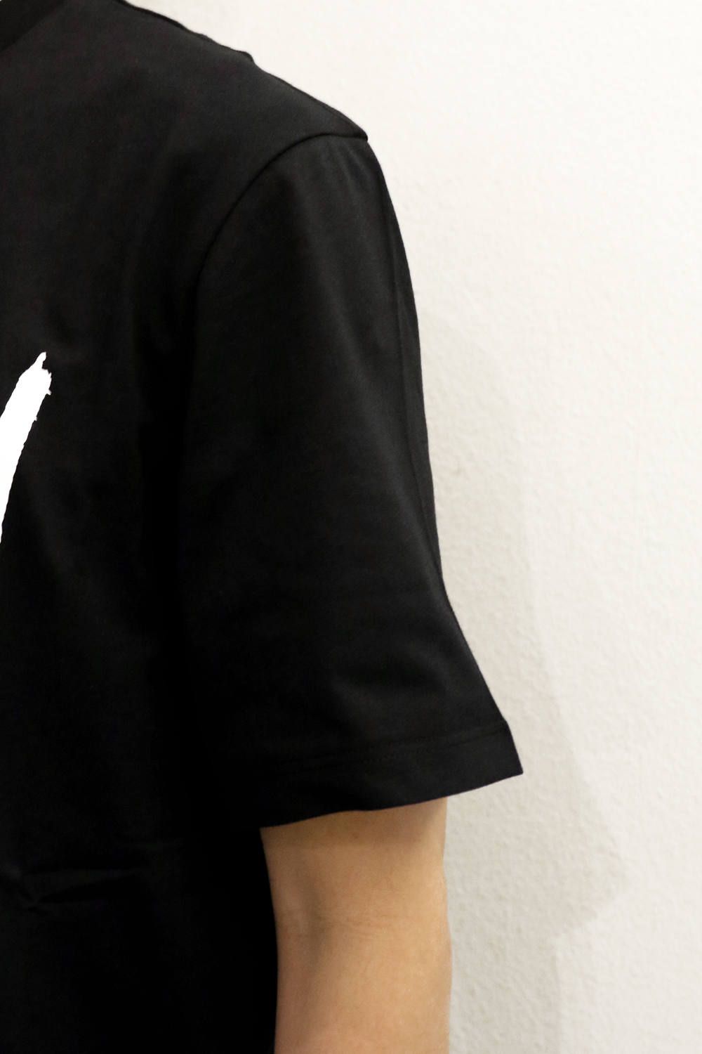 T-SHIRT WITH GRAFFITI LOGO