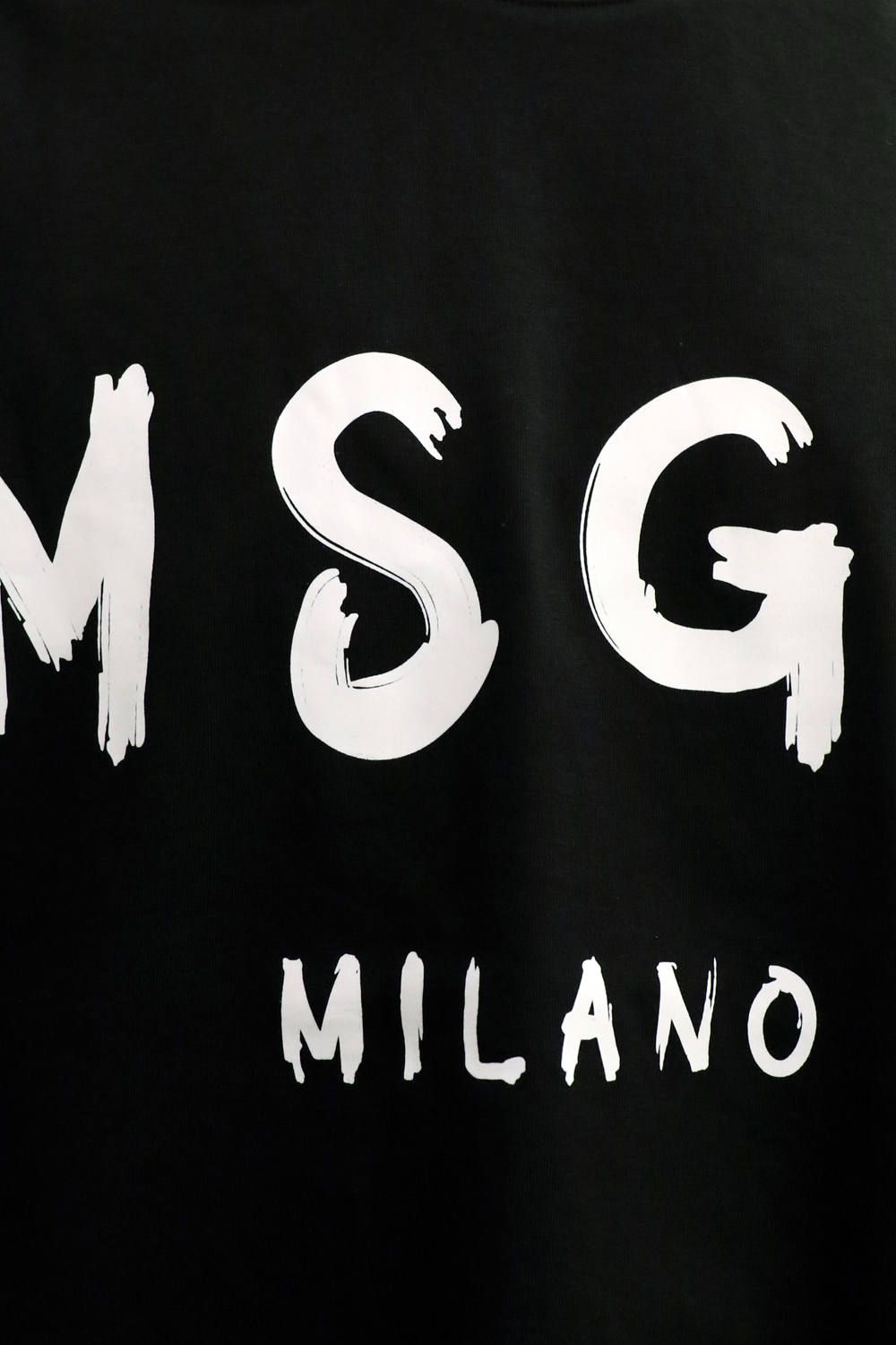 MSGM - T-SHIRT WITH BRUSHSTROKE LOGO | laid-back