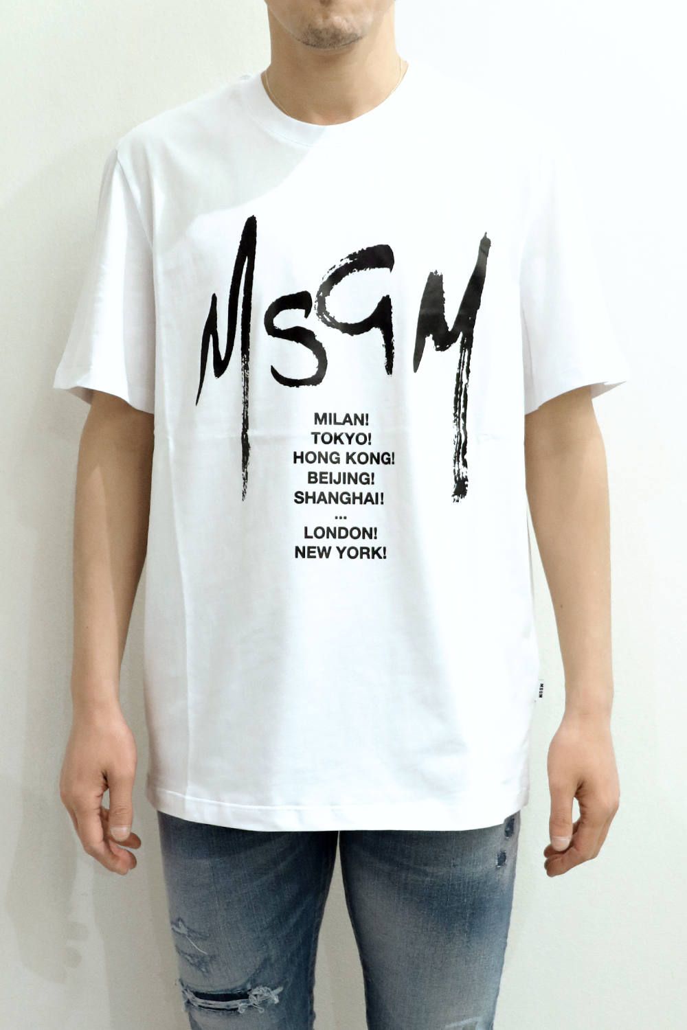 MSGM - T-SHIRT WITH GRAFFITI LOGO | laid-back