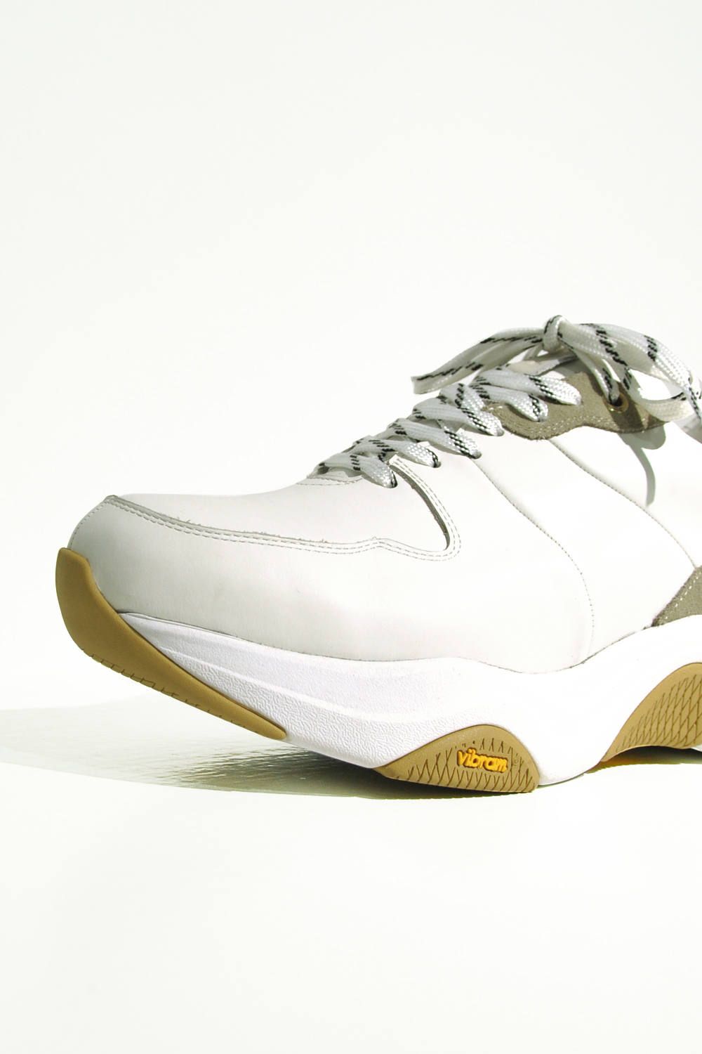 Hole cut sneakers L2