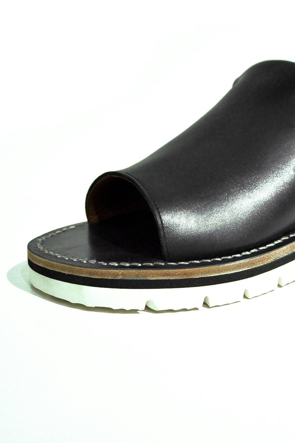 Back strap band sandals