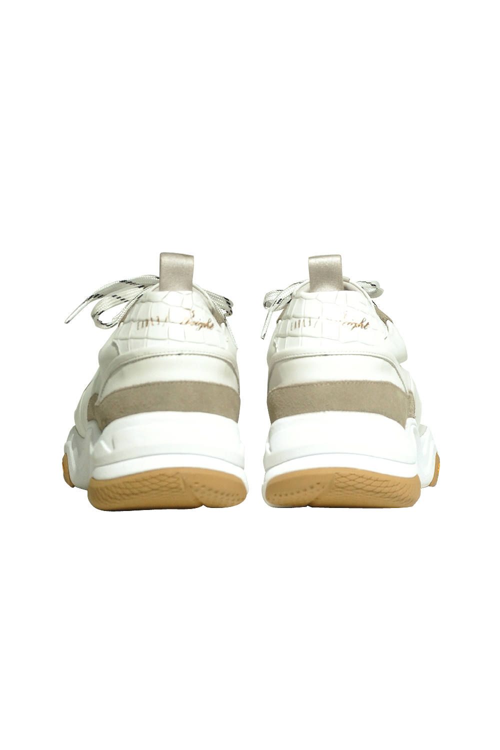 Hole cut sneakers L2