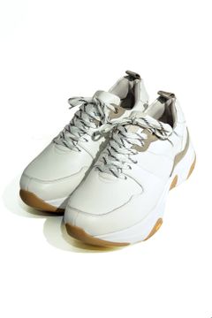 Hole cut sneakers L2