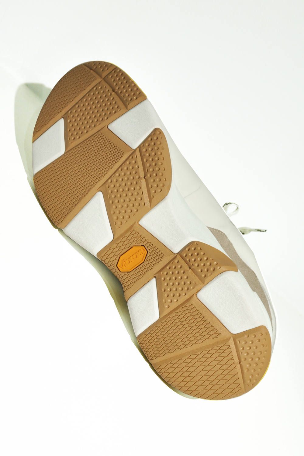 Hole cut sneakers L2