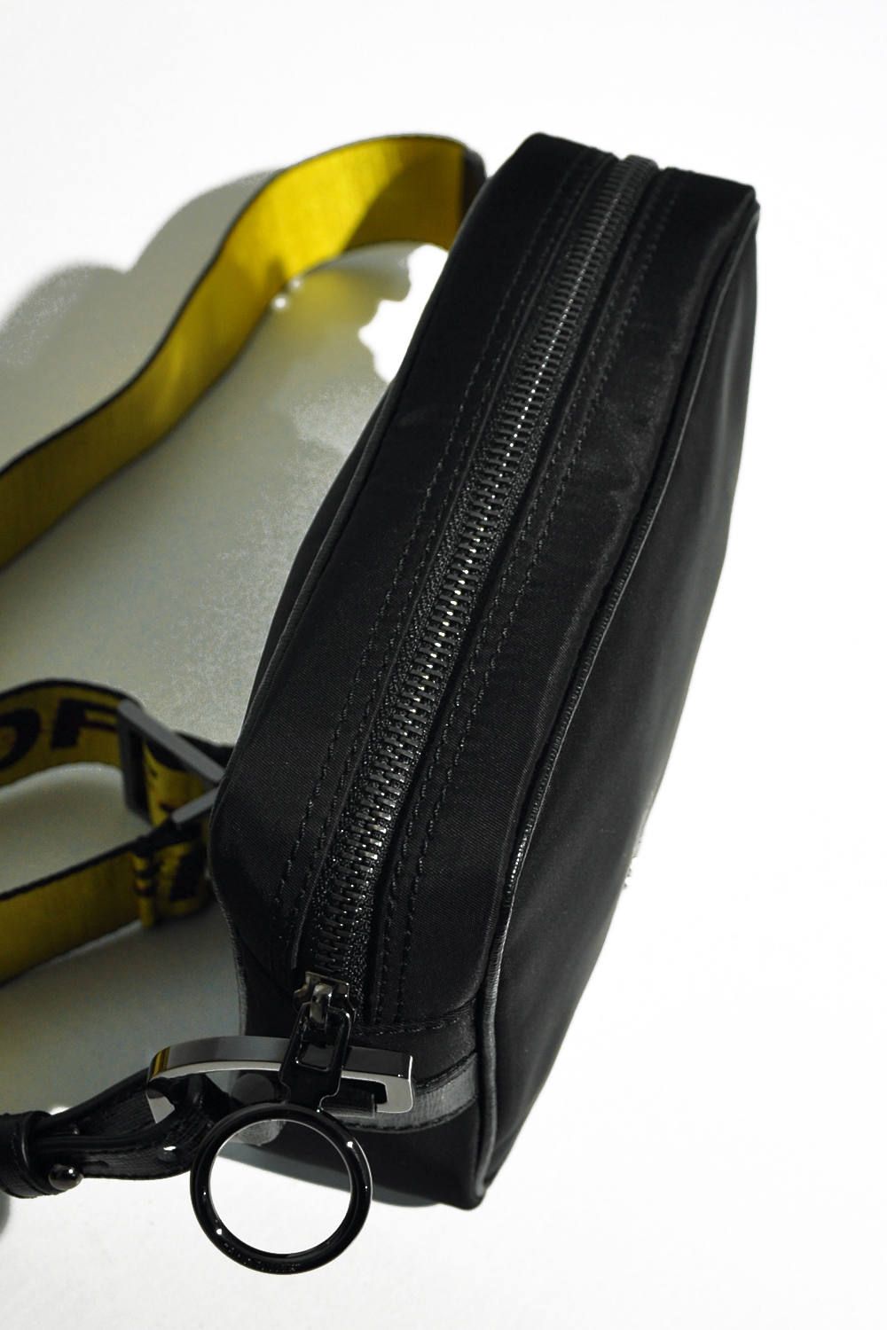OFF-WHITE - CARRYOVER Cross Body | laid-back