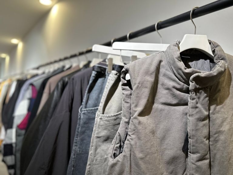 本日発売のN.HOOLYWOODの新作のおすすめパンツ、重厚感のあるヴィンテージの風合い、冬のブーツに合わせたい微フレアシルエットand more...