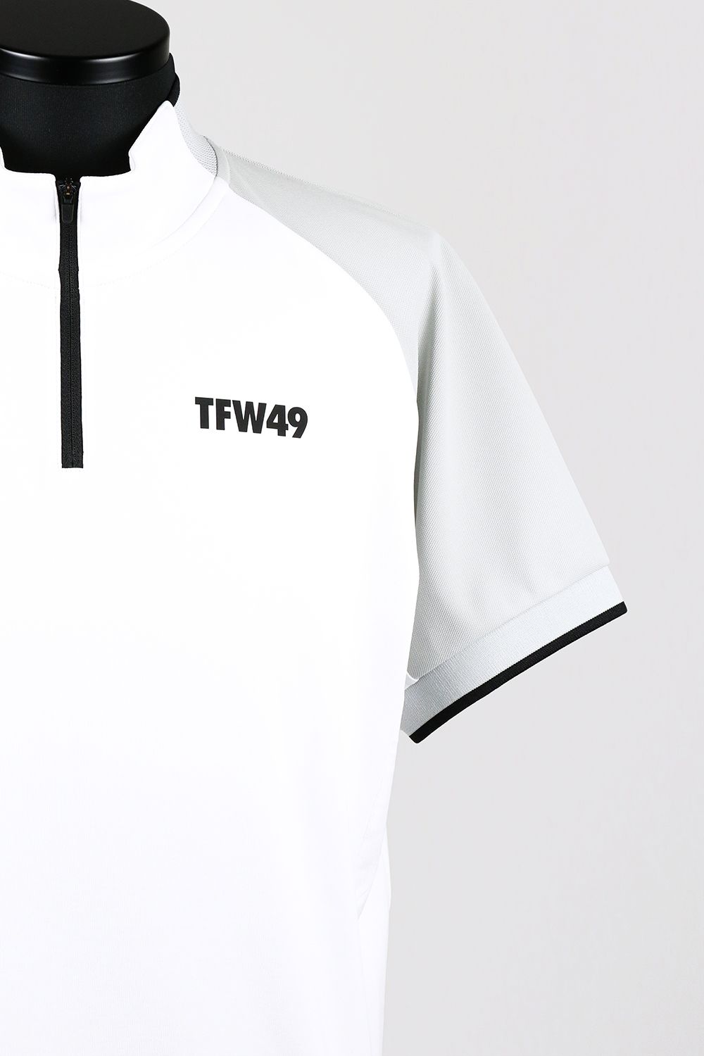 HALF ZIP COLLAR LESS / ハーフジップ カラーレス