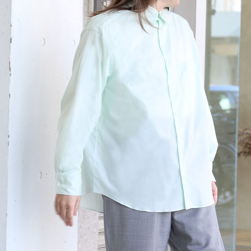 淡い爽やかな色味、シンプルにTシャツに軽く羽織るだけでおしゃれ感を演出できる春から夏に向けておすすめのシャツをご紹介致します。