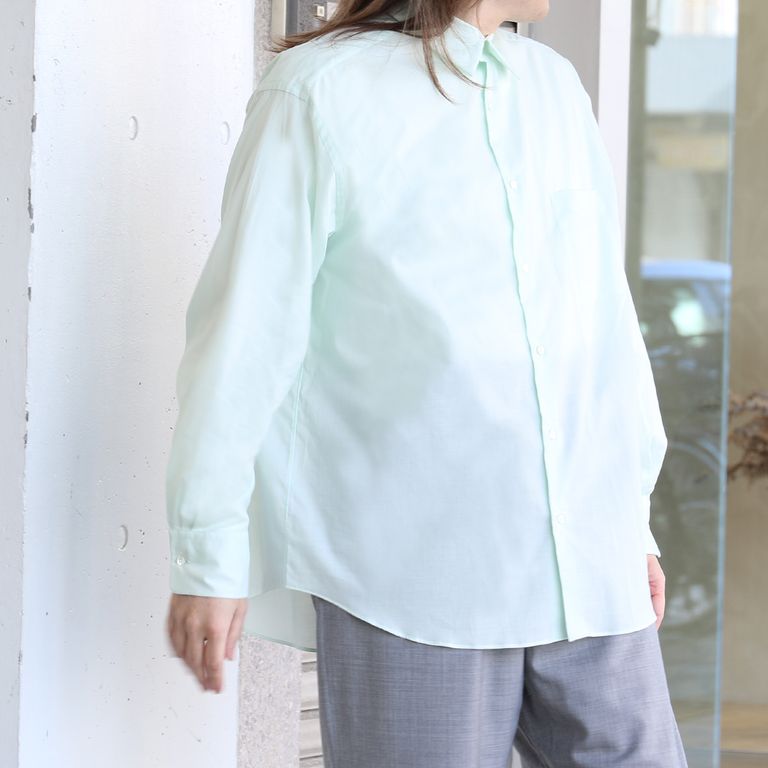 淡い爽やかな色味、シンプルにTシャツに軽く羽織るだけでおしゃれ感を演出できる春から夏に向けておすすめのシャツをご紹介致します。