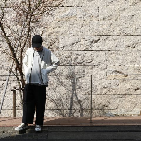 春のホワイトアウタースタイル、OURET新作アウター、Tシャツなどを使用してのご紹介