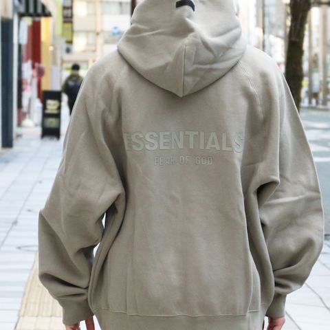 ESSENTIALS PULLOVER HOODIEスタイル♪