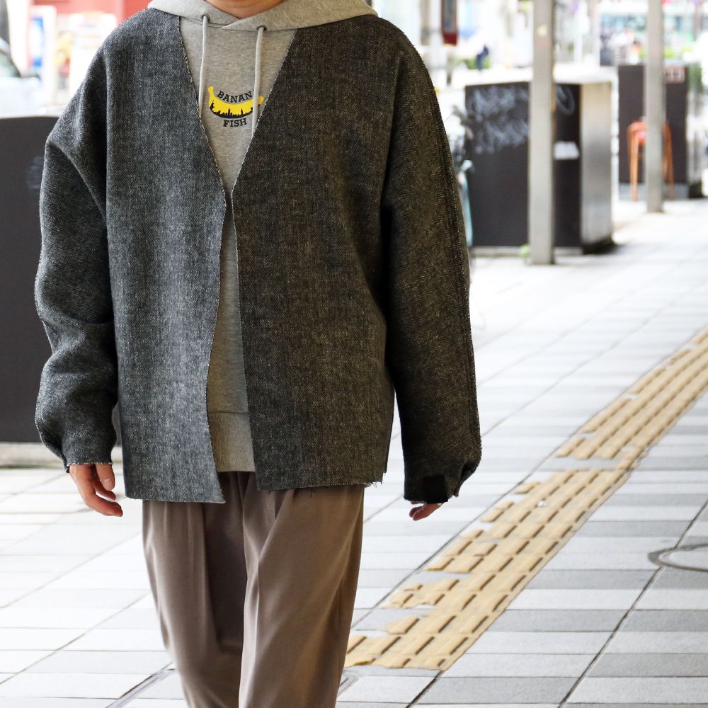 ジャケットとしても、カーディガンのようにラフにも使えて雰囲気もある新作アイテム、リバーシブルでコーディネートの幅も広がります。
