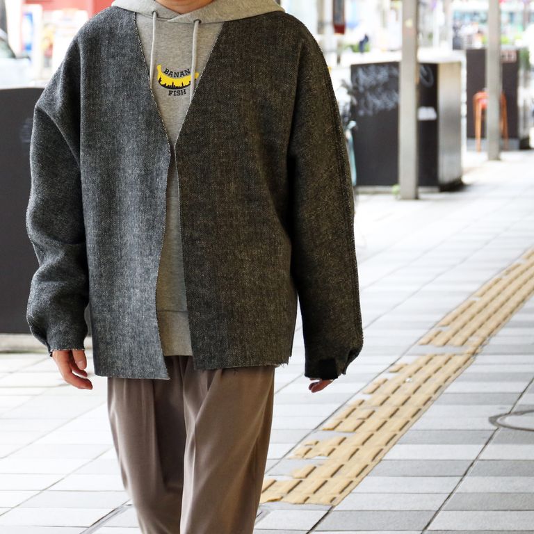 ジャケットとしても、カーディガンのようにラフにも使えて雰囲気もある新作アイテム、リバーシブルでコーディネートの幅も広がります。