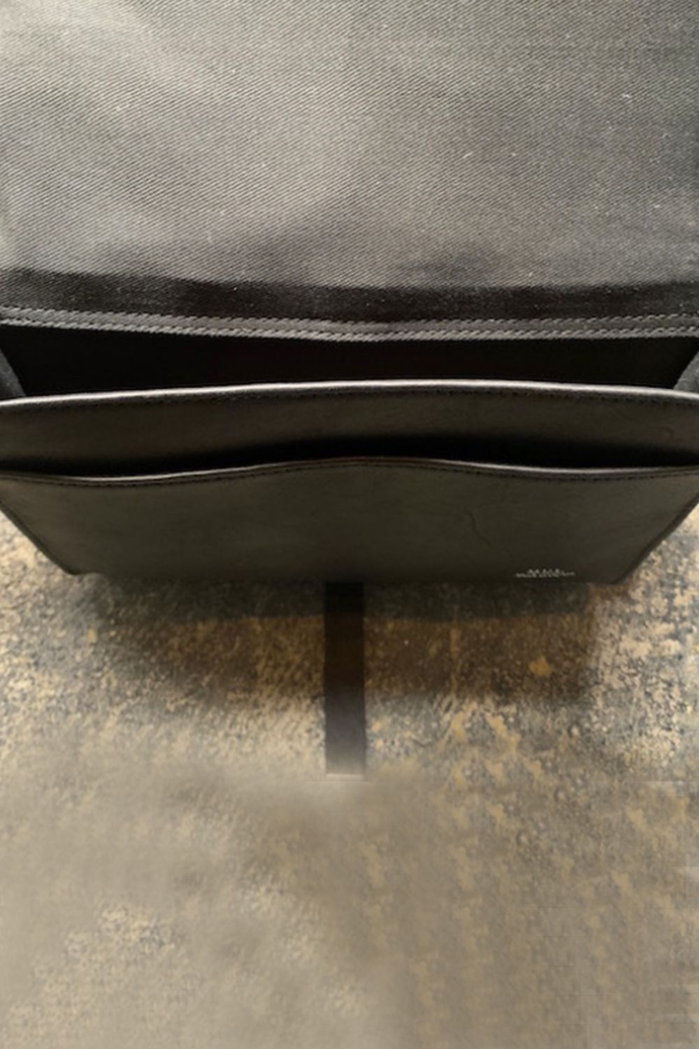 BODY BAG BLACK × S/SILIVER METAL - Oil Leather