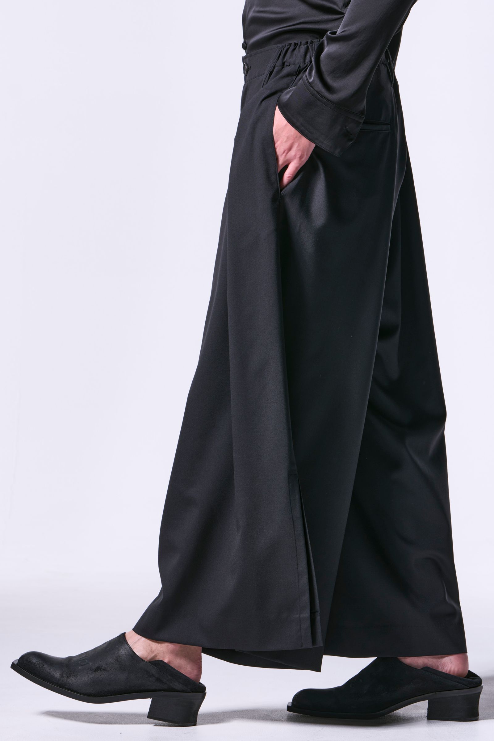 Slit Wide Tuck Slacks / スリットワイドタックスラックス