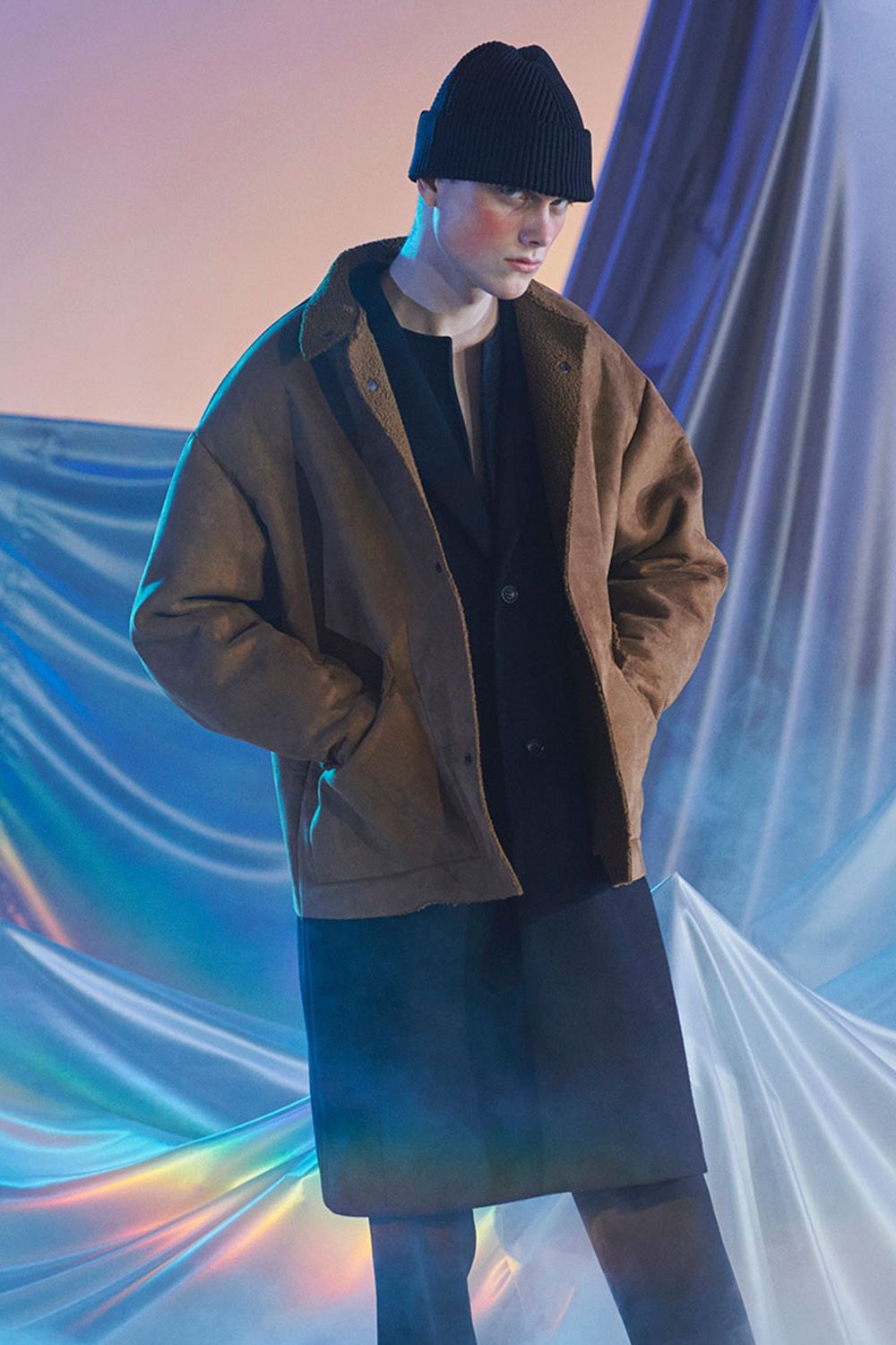 カジュアルにも、フォーマルにも使用しやすい上品な仕上がりのチェスターコート（N.HOOLYWOOD/CHESTERFIELD COAT）