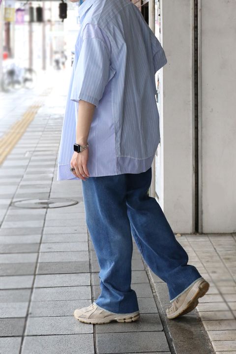 夏におすすめのN.HOOLYWOODの再構築ハーフスリーブシャツ＆デニムの爽やかブルースタイル