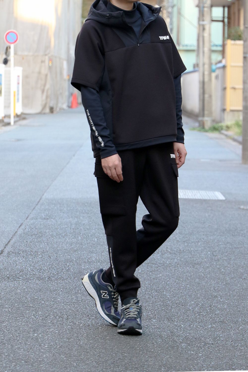 CARDBOARD MATERIAL SHORT SLEEVE HOODIE / カードボード マテリアル ショートスリーブ フーディー