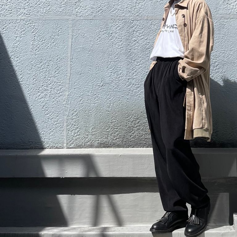 meagratia / eco suede big shirt（ベージュ）の秋から使えるおすすめスタイル