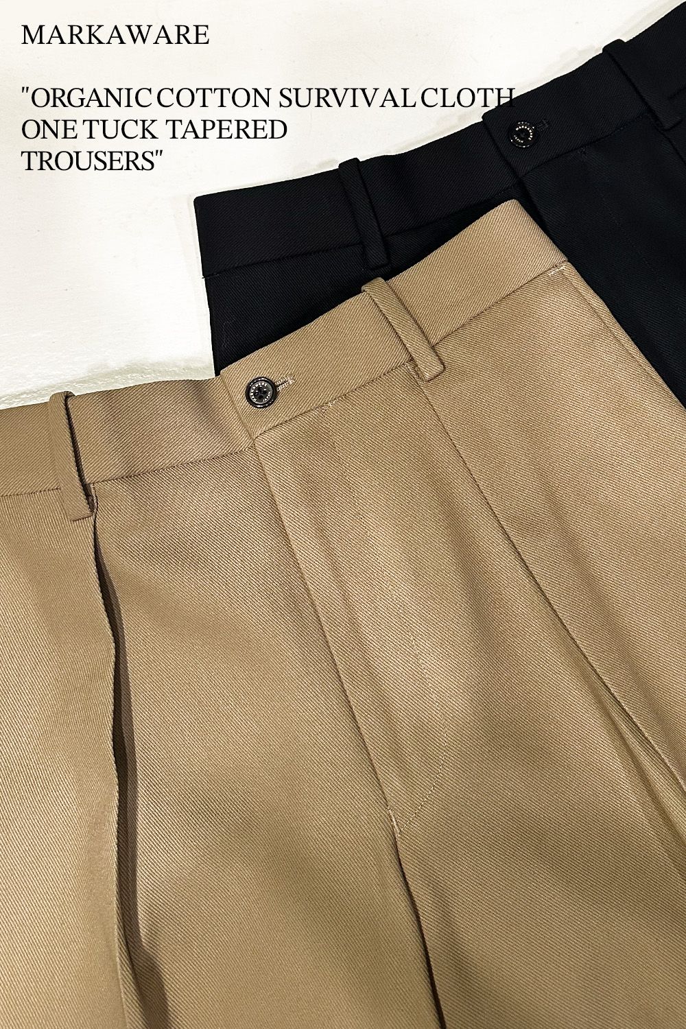 すっきりとした比較的細いシルエット、カジュアルにも綺麗な服装にも合わせることができるパンツをお探しの方にもおすすめの・・MARKAWARE "ORGANIC COTTON SURVIVAL CLOTH ONE TUCK TAPERED TROUSERS"