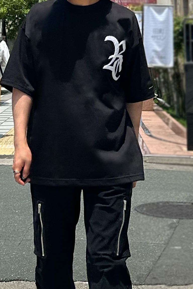 RESOUND CLOTHING、刺繍のRCロゴがワンポイントのTシャツスタイル