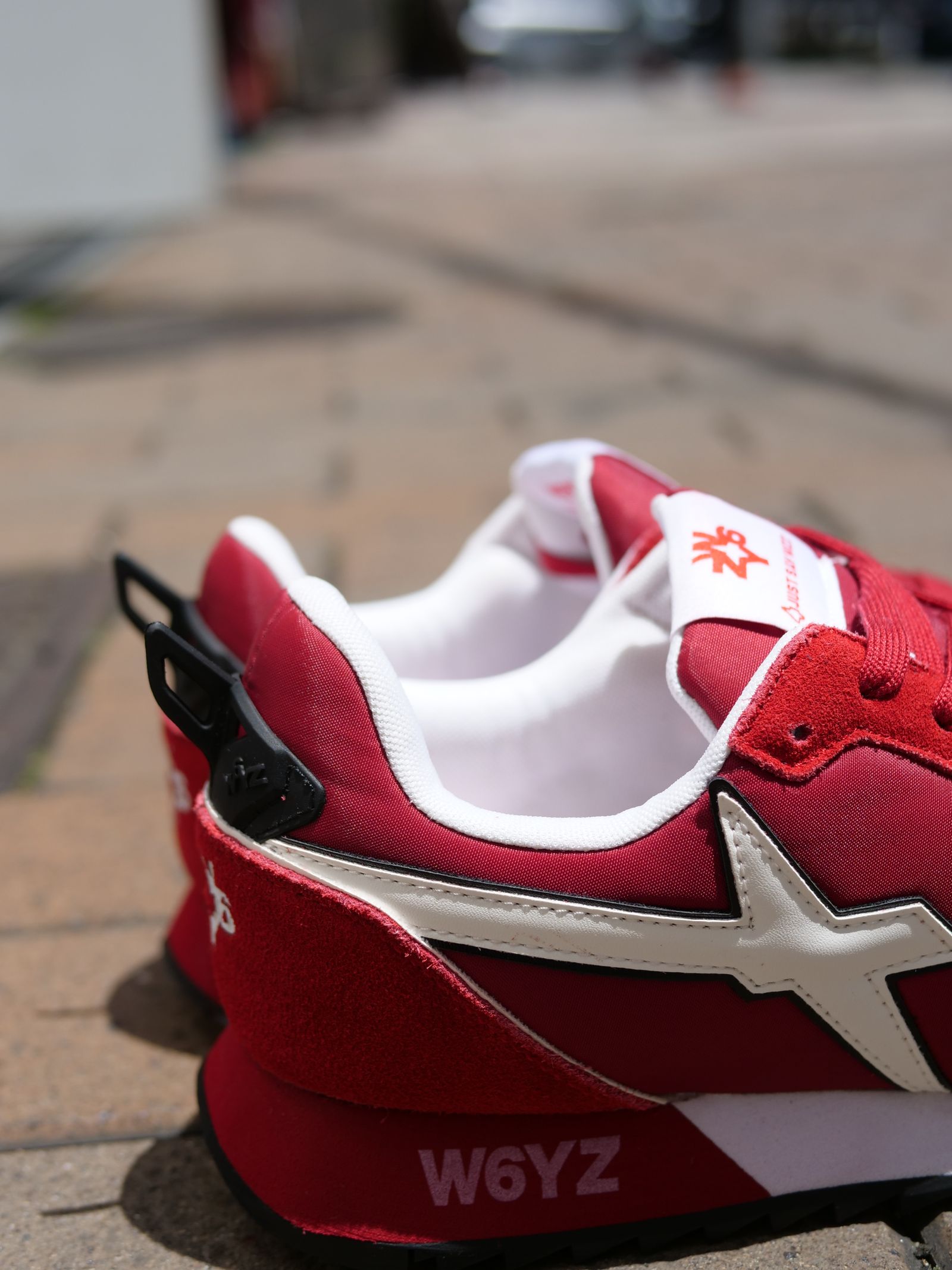 JET-M /RED/ ローカットスニーカー「スウェード×ナイロン×レザーの異素材コンビネーション」