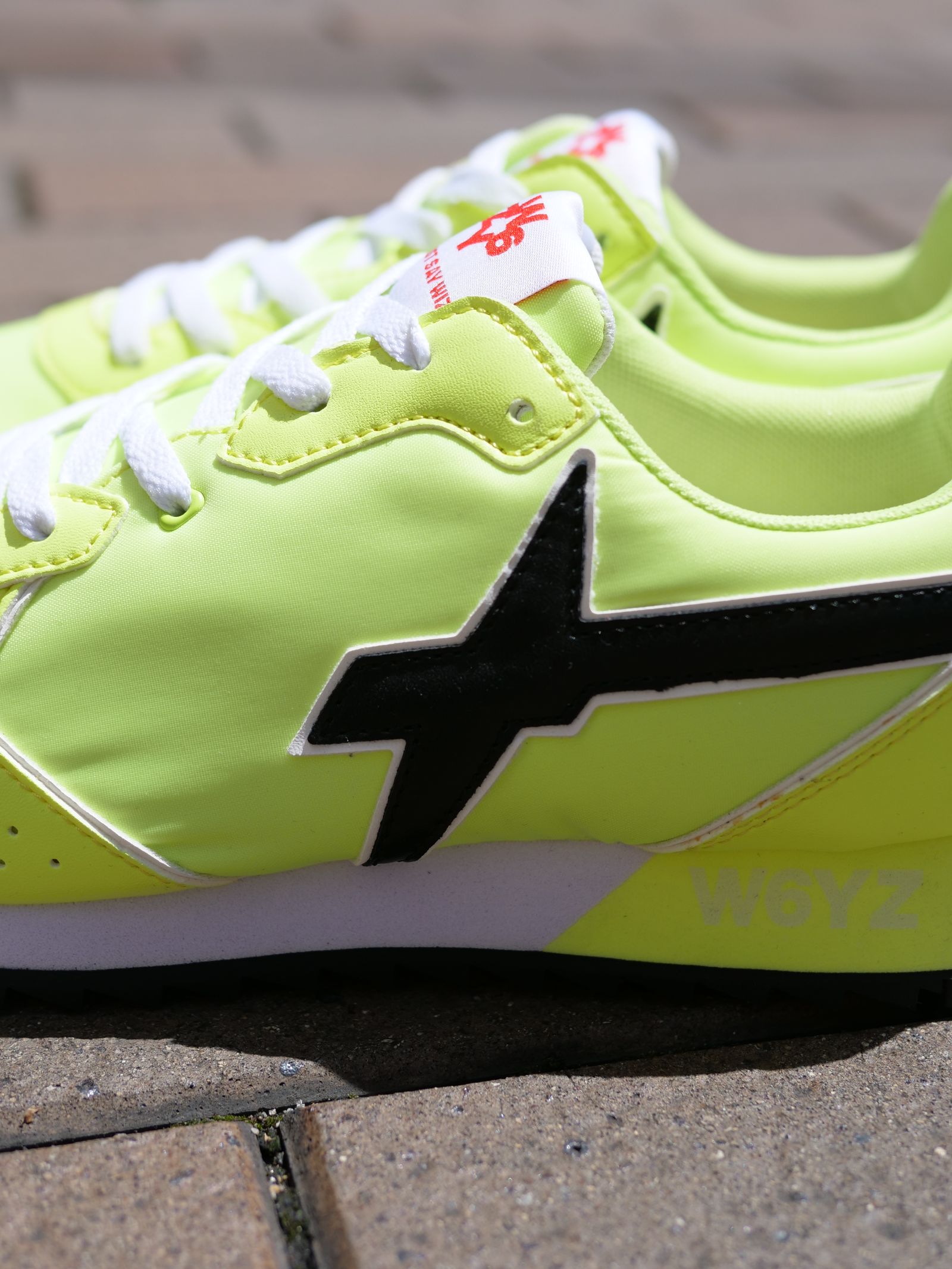 JET-M / NEON YELLOW /ローカットスニーカー「スウェード×ナイロン×レザーの異素材コンビネーション」