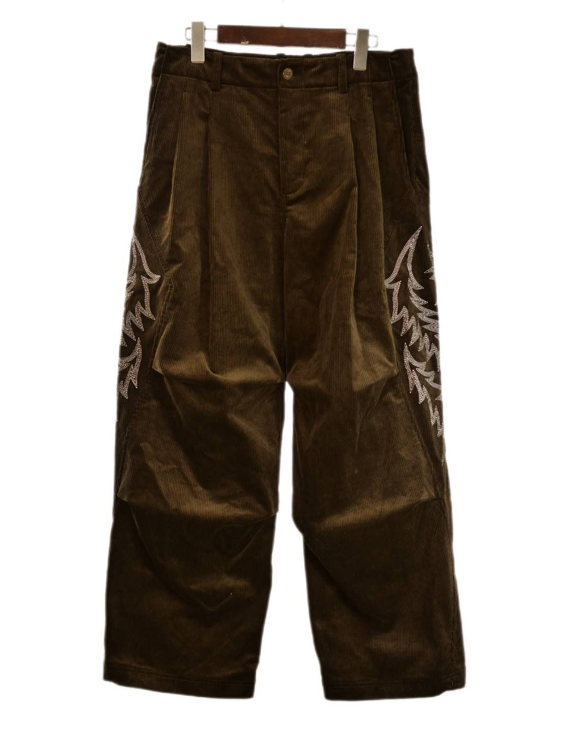 立体裁断×ミリタリー / ANOVALDAY コーデュロイパンツ / ウエスタンモチーフ刺繍 /  大人の秋冬スタイル