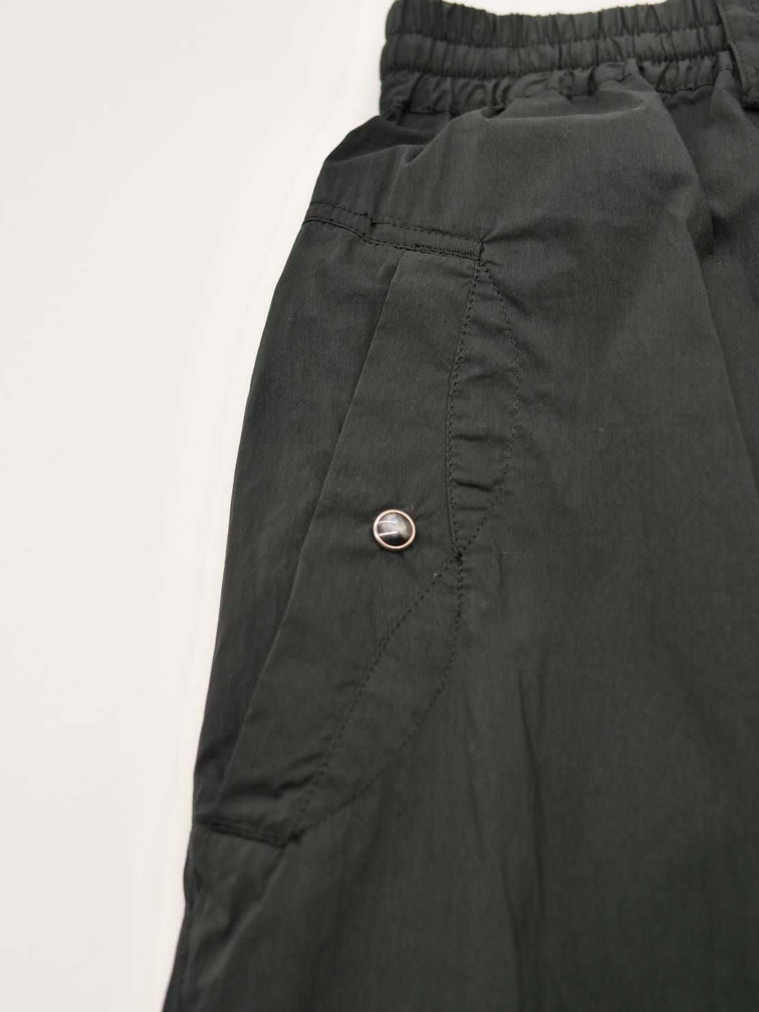 【立体シルエットが際立つ袴ワイドパンツ】 BLACK / コットンナイロン / オーバーサイズスラックス