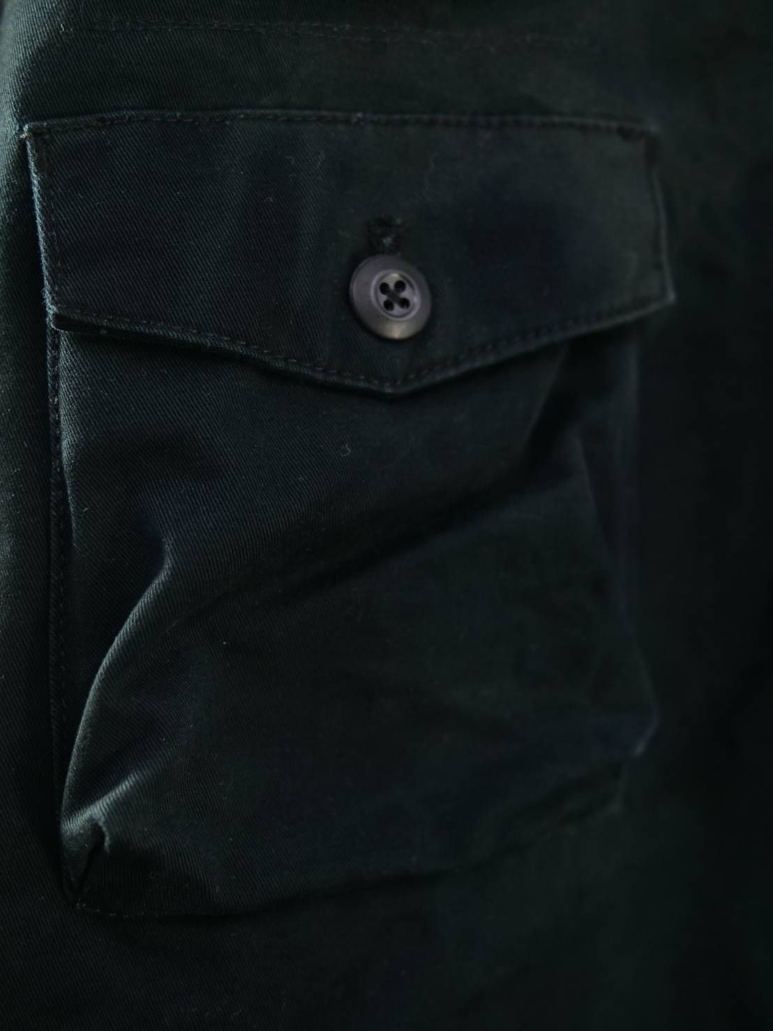 【ONEMADE】 アートミリタリーシャツ｜かご染め×手作業プリントの大人の一着/ BLACK / ユニセックス