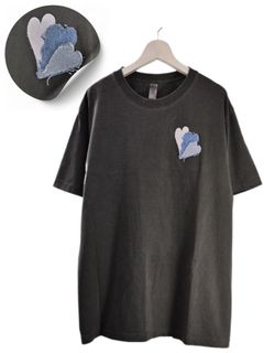 【ハートデザイン】 刺繍Tシャツ / 6.6オンス / ガーメントダイ / Vintage Black / ヘヴィウエイト / シンプルTシャツ / 1ポイントデザイン