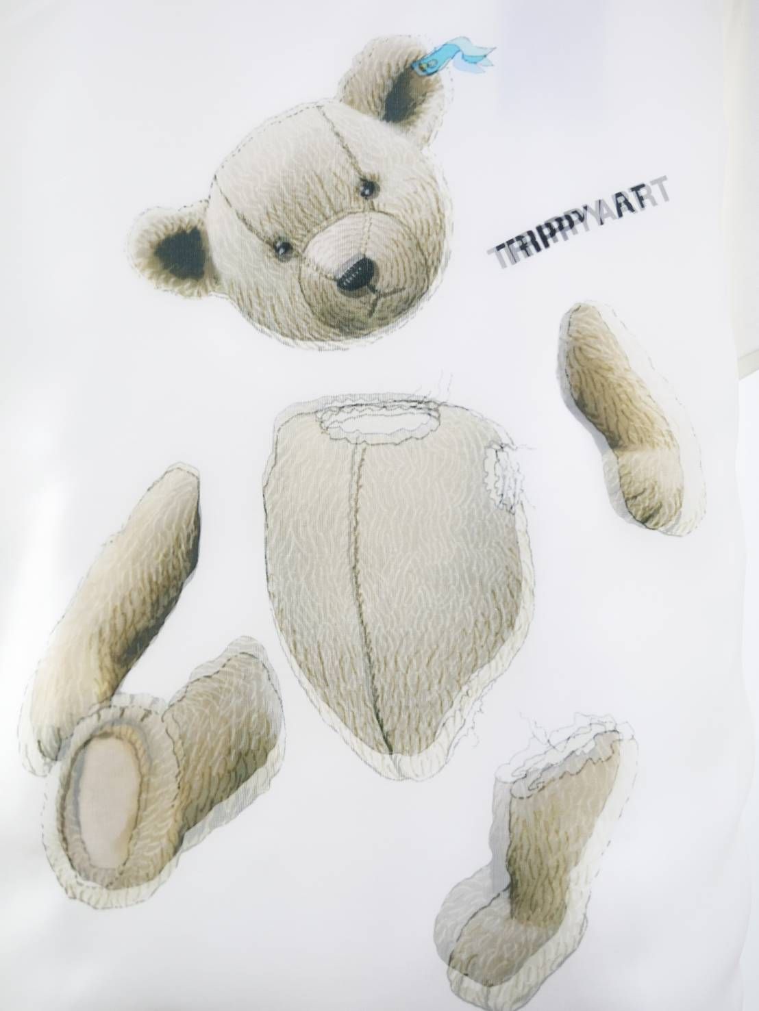 可愛いだけでは終わらない。違和感を纏う3DアートTシャツ / UNISEX /WHITE/ オーバーサイズ