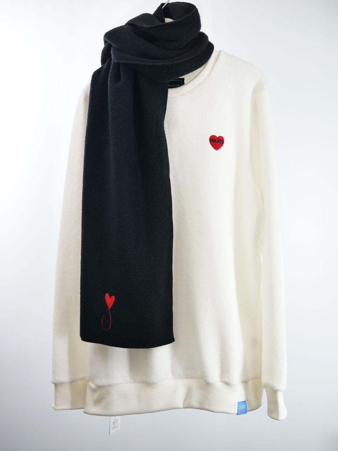 【パリで愛される】PARISブランド /  ハートワンポイント / WOOLブレンド / ユニセックス / セーター