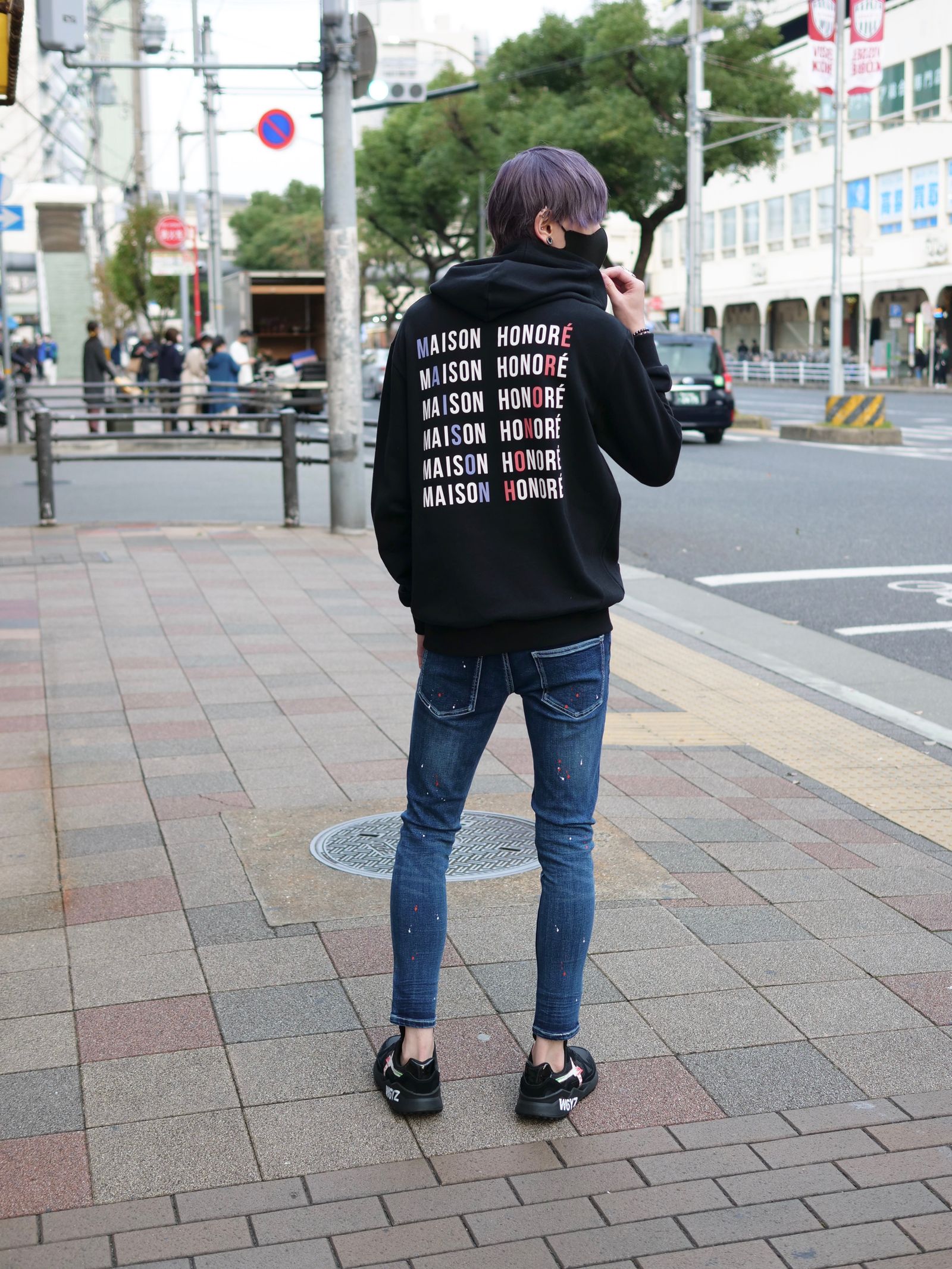 汎用性が高い魅力的なアイテム「黒いパーカー」 | 65 | LANDER BLUE
