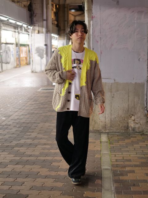 【大人のアートコーデ｜カシミア×色彩アートのカーディガンスタイル｜ONEMADE × ANOVALDAY】