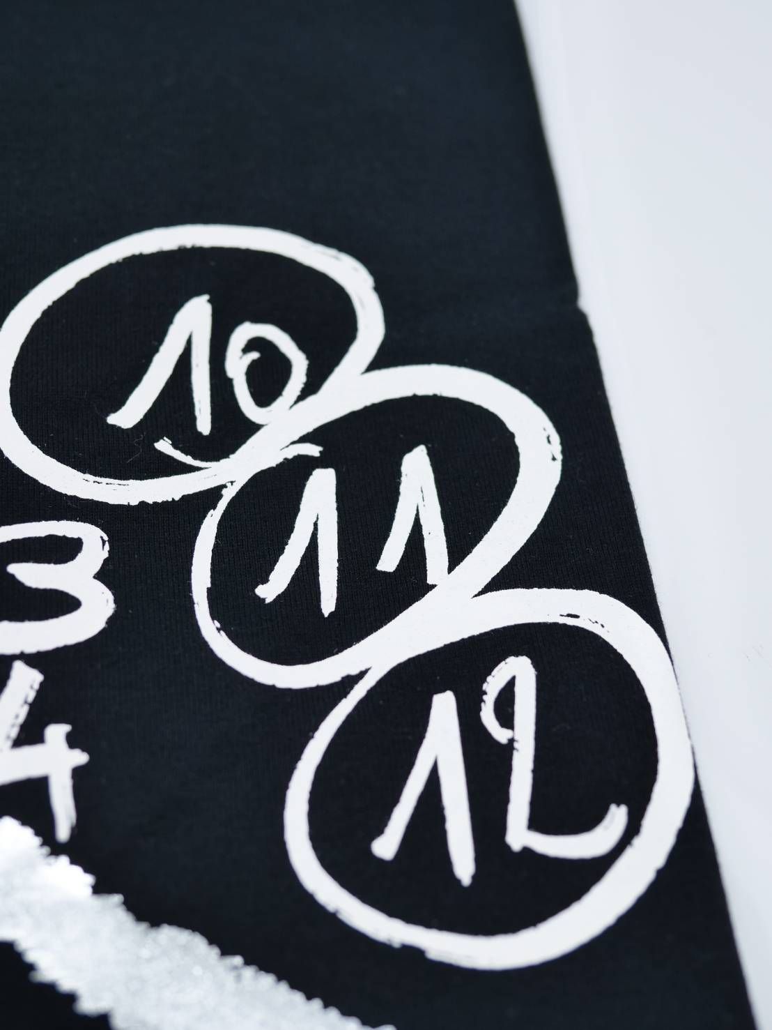 【大人オシャレTシャツ】 Kevin / BLACK / コットン100％ / レギュラーフィット / ユニセックス/ Tシャツ
