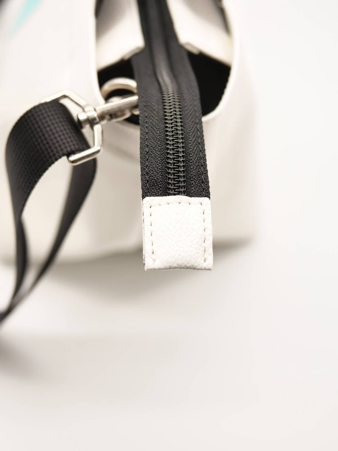 【実用性が高いBAG】 PARISブランドトートバッグ / WHITE / ハートデザイン / 刺繍 / ショルダーバック