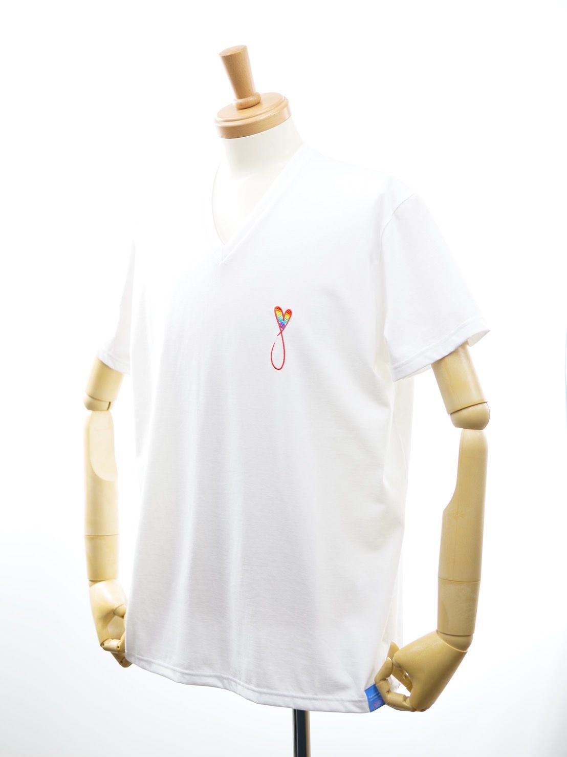 【パリジャンに大人気】 フランスブランド / VネックTシャツ / ホワイト /  ハート刺繍 / 高級素材 / インド超長綿使用 / レギュラーフィット