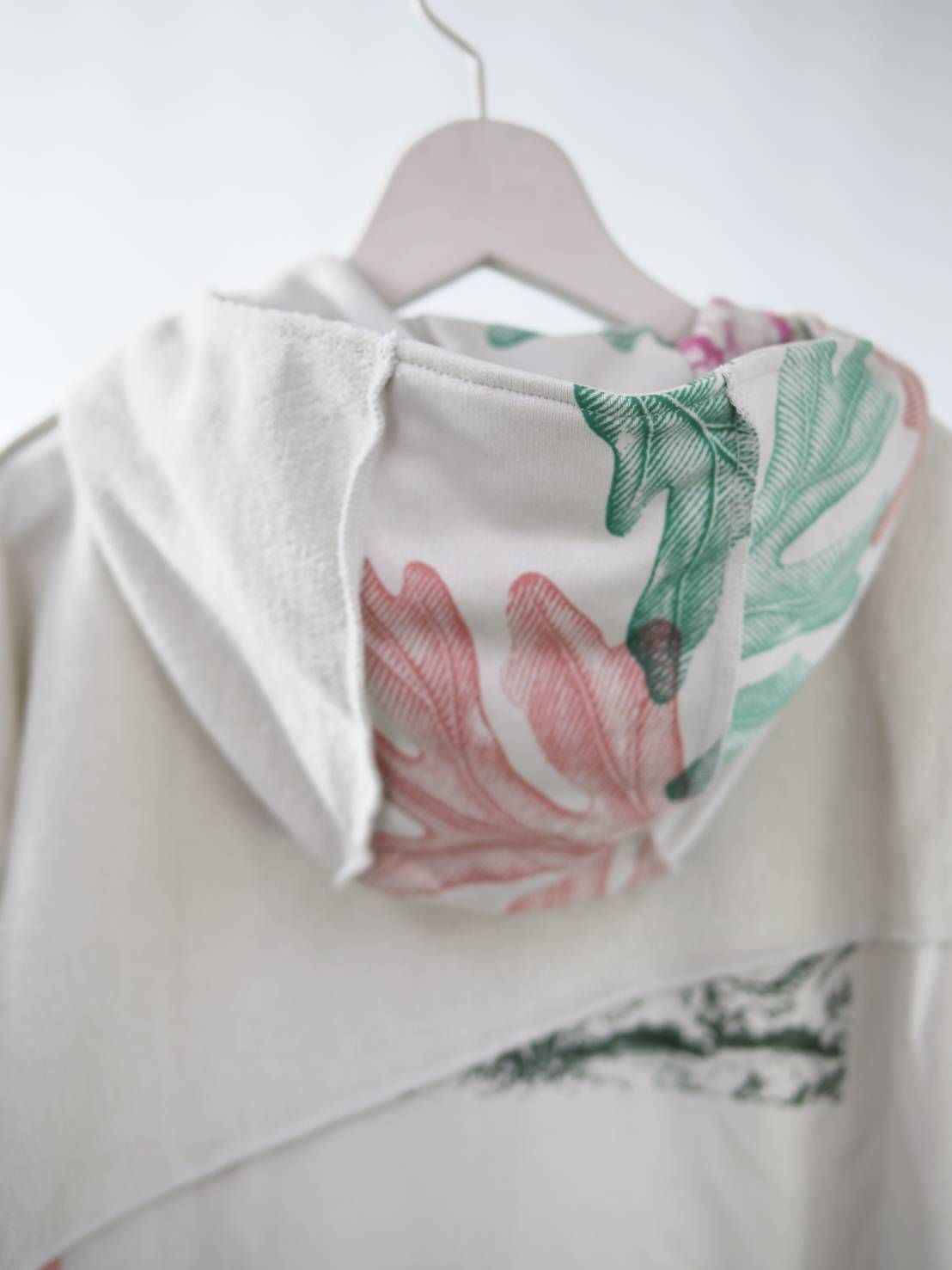 【40代からの大人ZIPパーカー】 立体パズル構造 × 異素材デザインで差がつく、品格カジュアル