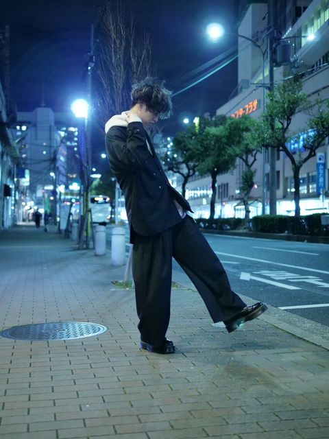 大人の雰囲気を最大限に引き立てる。