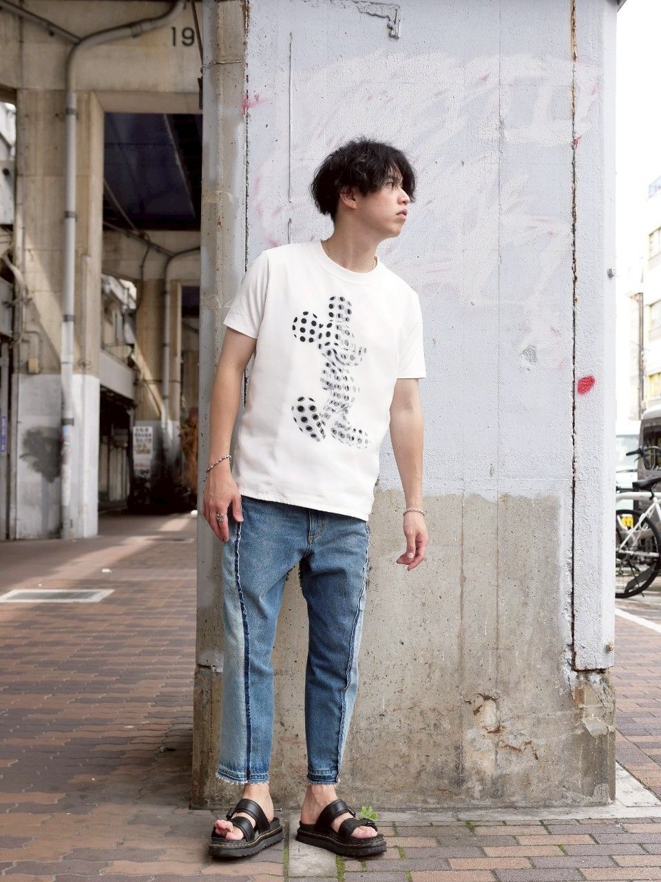 時代を超える定番、白T×デニム