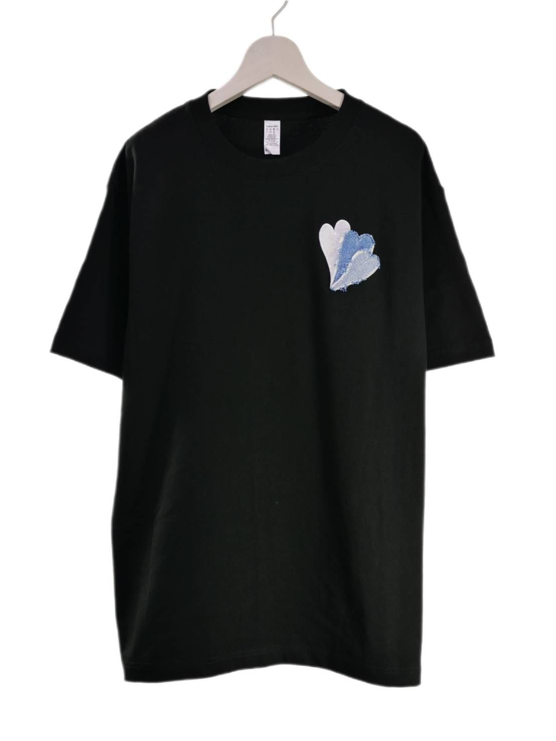 【ハートデザイン】 刺繍Tシャツ / 6.6オンス / BLACK /  ヘヴィウエイト / シンプルTシャツ / 1ポイントデザイン