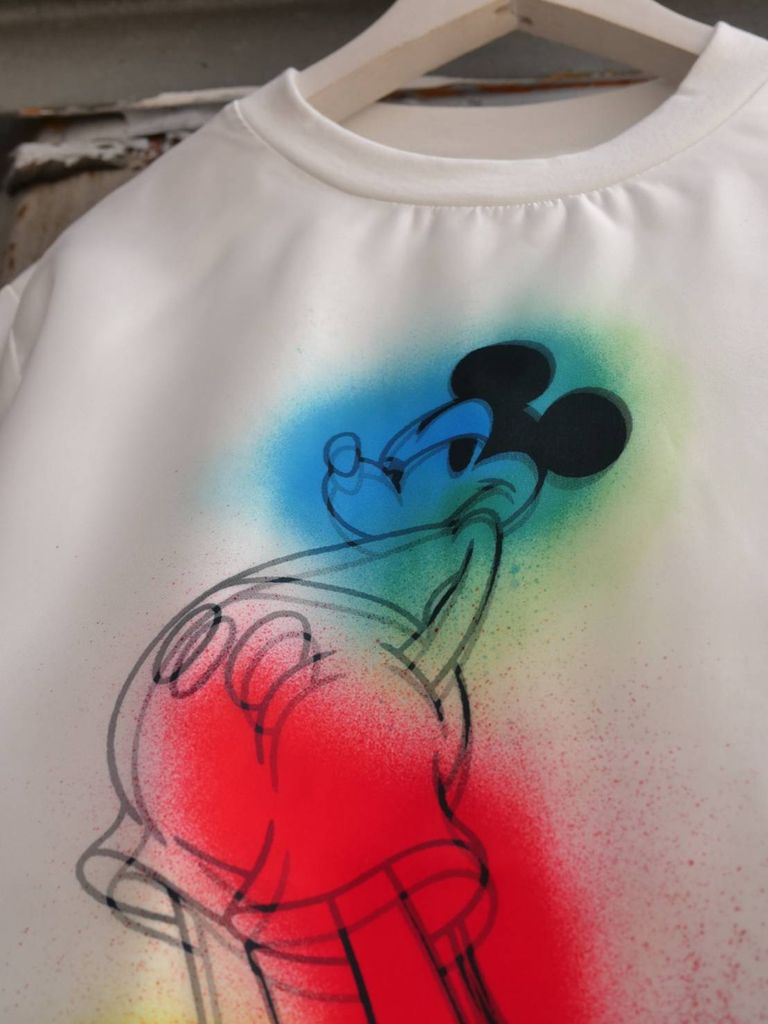 ミッキーマウスが“アート”に進化した、大人のためのTシャツ
