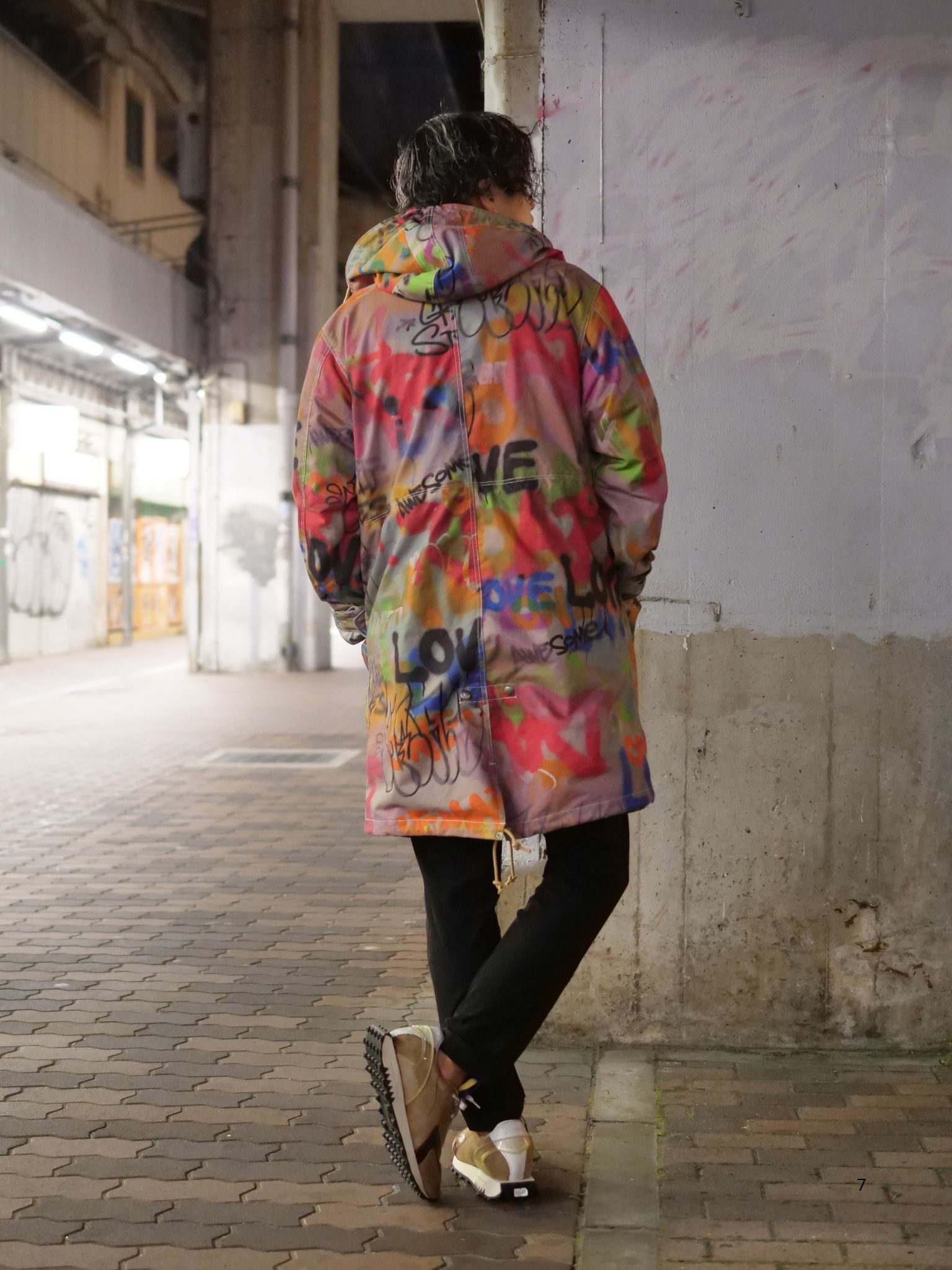 色彩をまとう大人のYラインコーデ｜モッズコートを主役にした秋冬スタイル