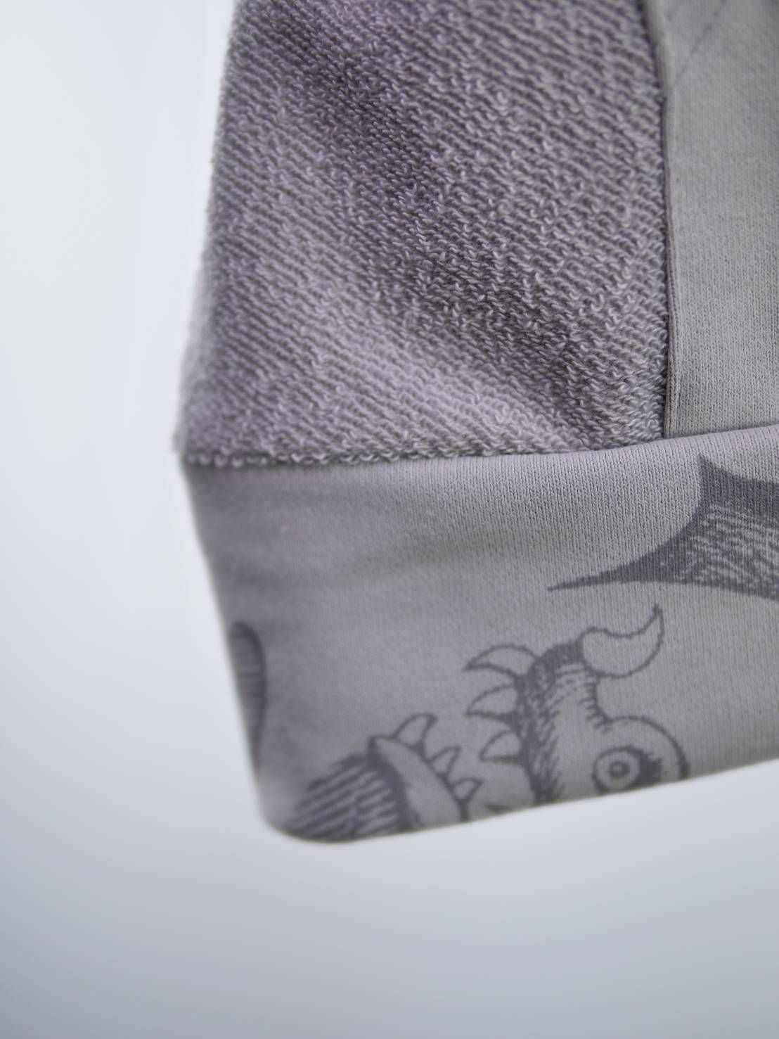 【40代からの大人ZIPパーカー】 立体パズル構造 × 異素材デザインで差がつく、品格カジュアル