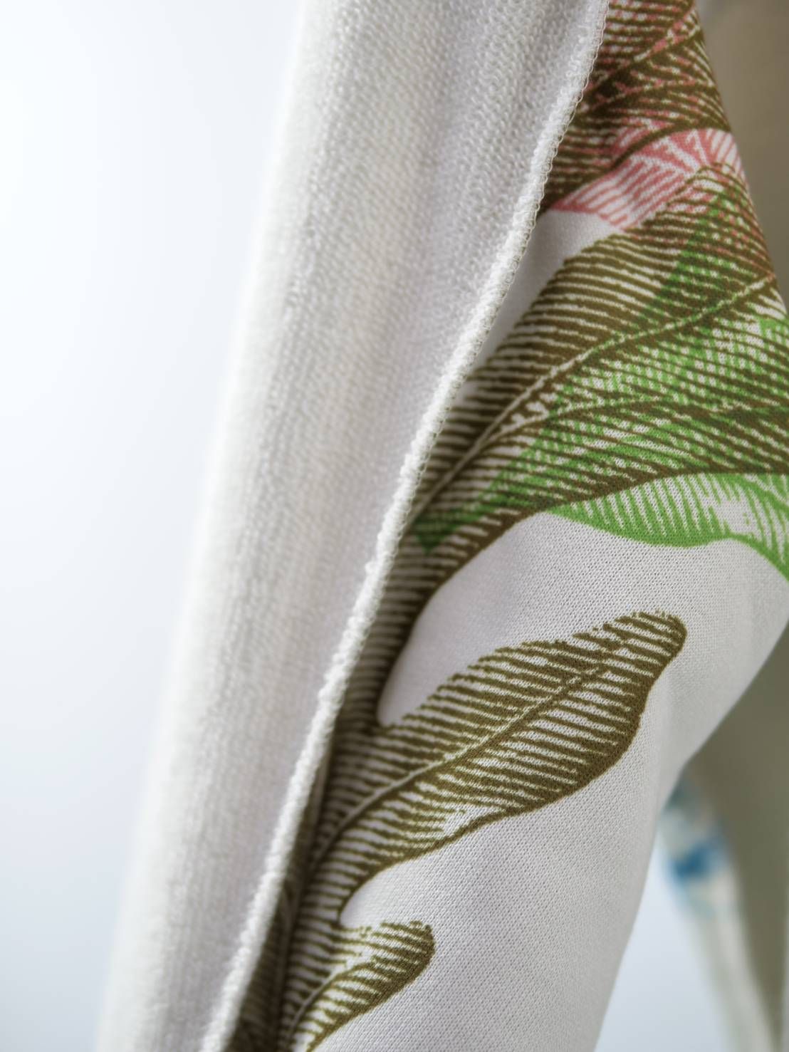 【40代からの大人ZIPパーカー】 立体パズル構造 × 異素材デザインで差がつく、品格カジュアル