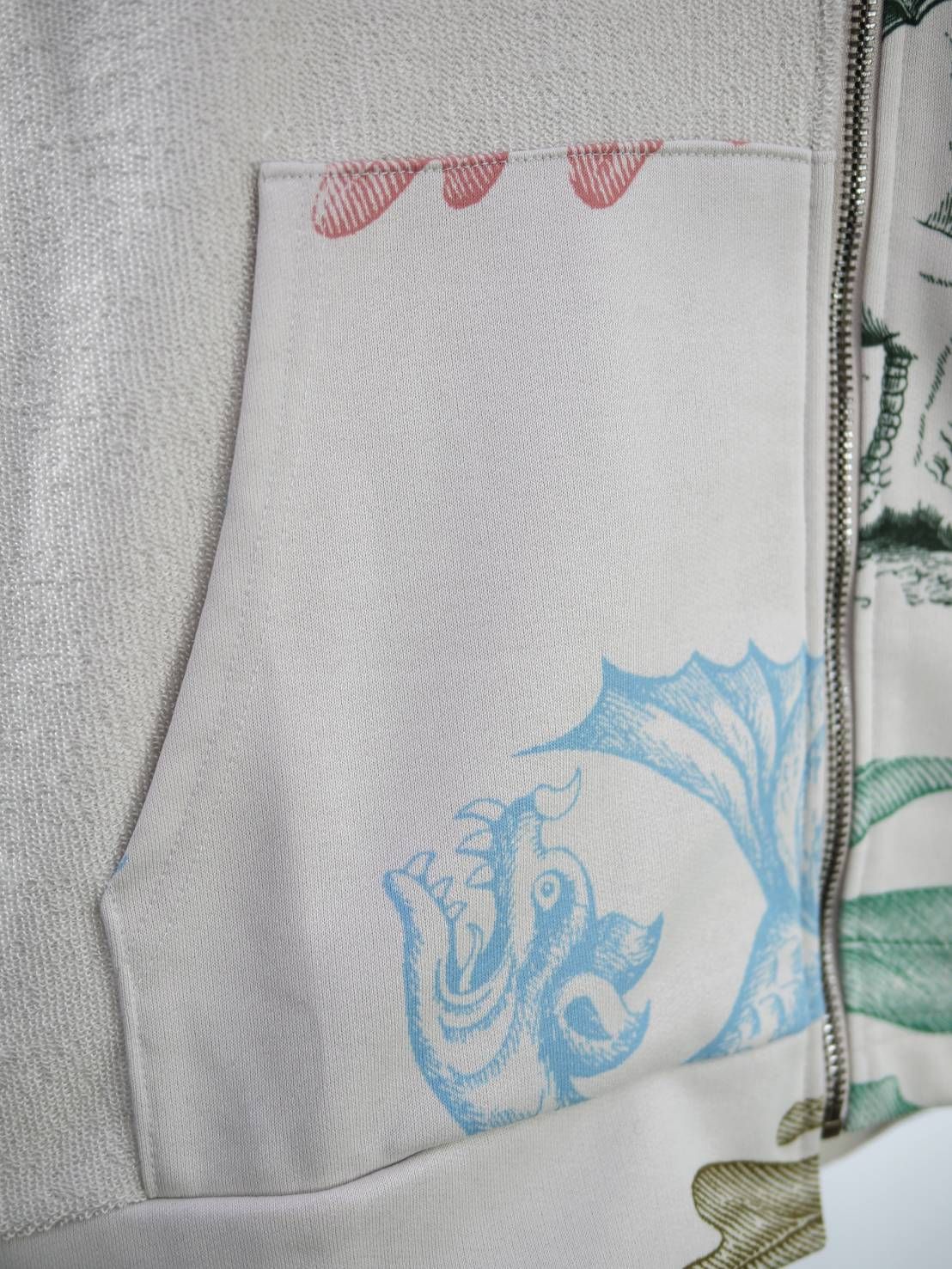 【40代からの大人ZIPパーカー】 立体パズル構造 × 異素材デザインで差がつく、品格カジュアル