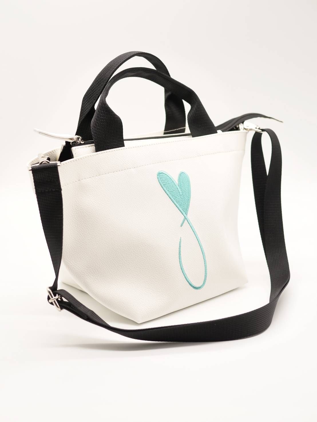 【実用性が高いBAG】 PARISブランドトートバッグ / WHITE / ハートデザイン / 刺繍 / ショルダーバック